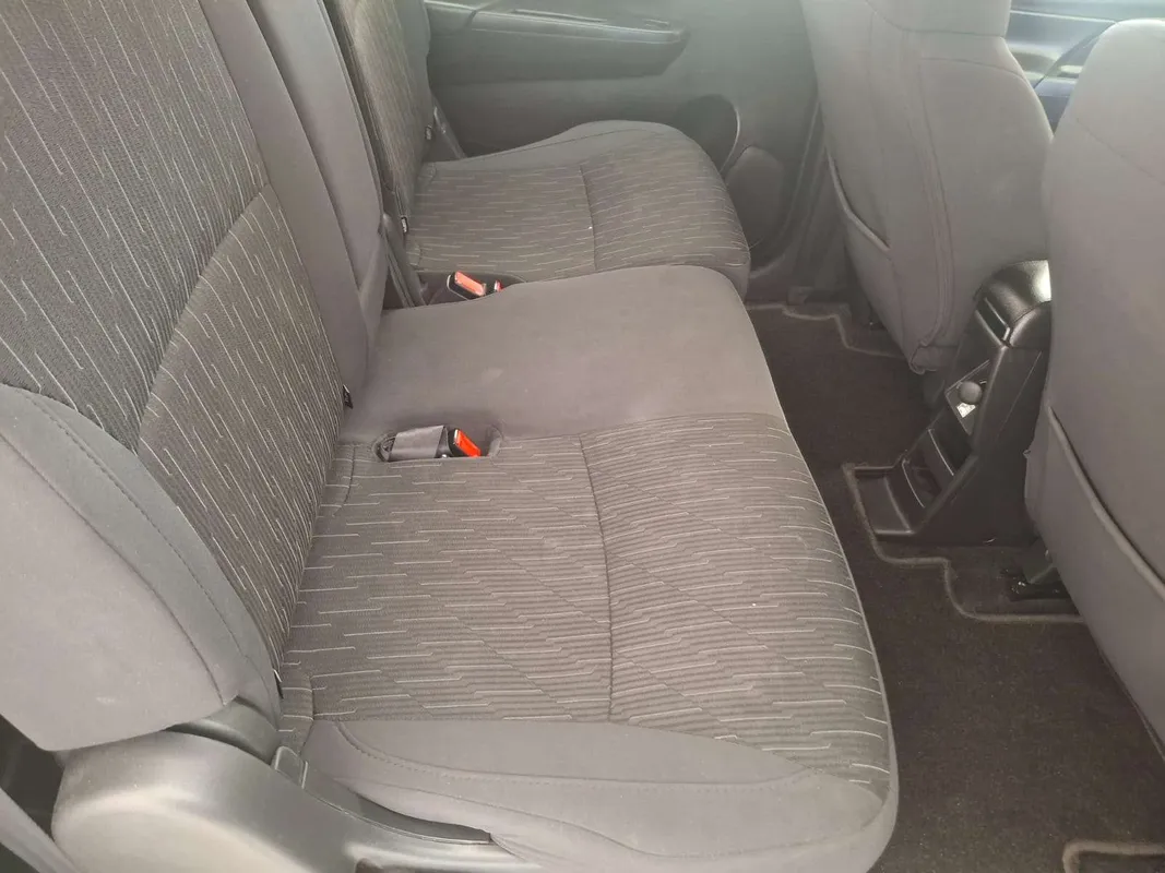 Suzuki Ertiga 1.5 GL MT - Image 12