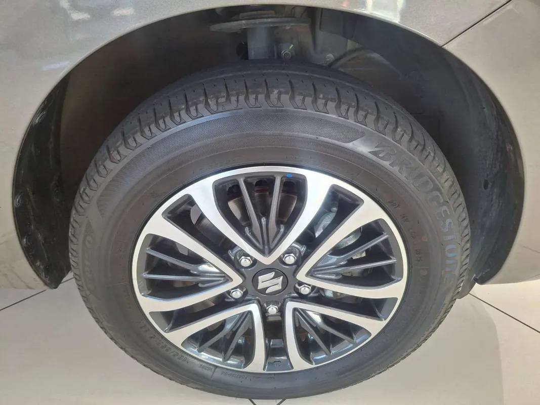 Suzuki Ertiga 1.5 GL MT - Image 8