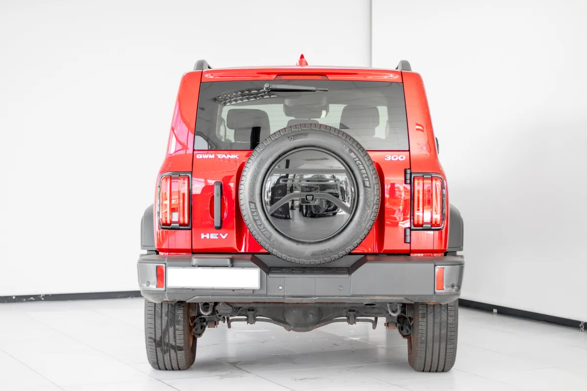 GWM Tank 300 2.0T HEV 9HAT 4X4 Super Luxury - Image 4