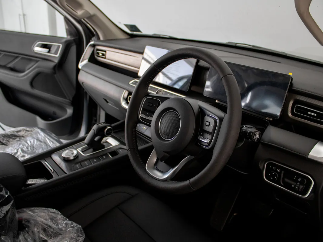 GWM P300 2.4TD LT 4X4 9AT - Image 4