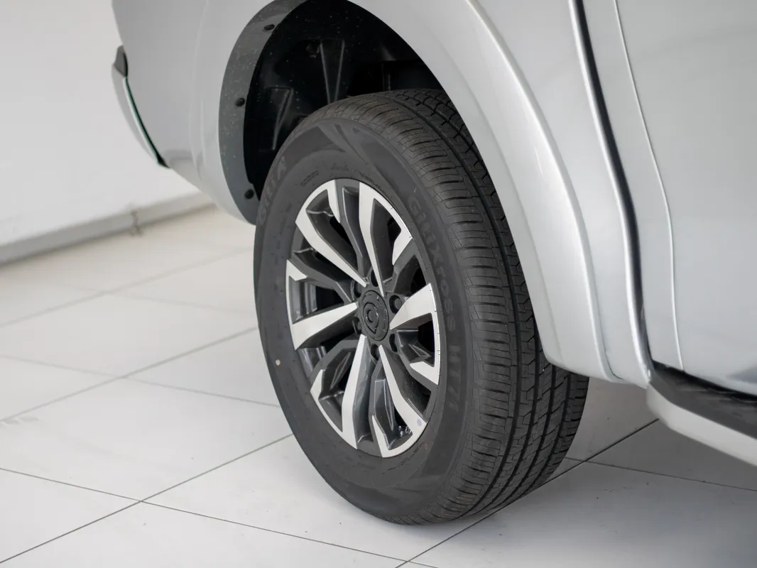 GWM P300 2.4TD LT 4X4 9AT - Image 5