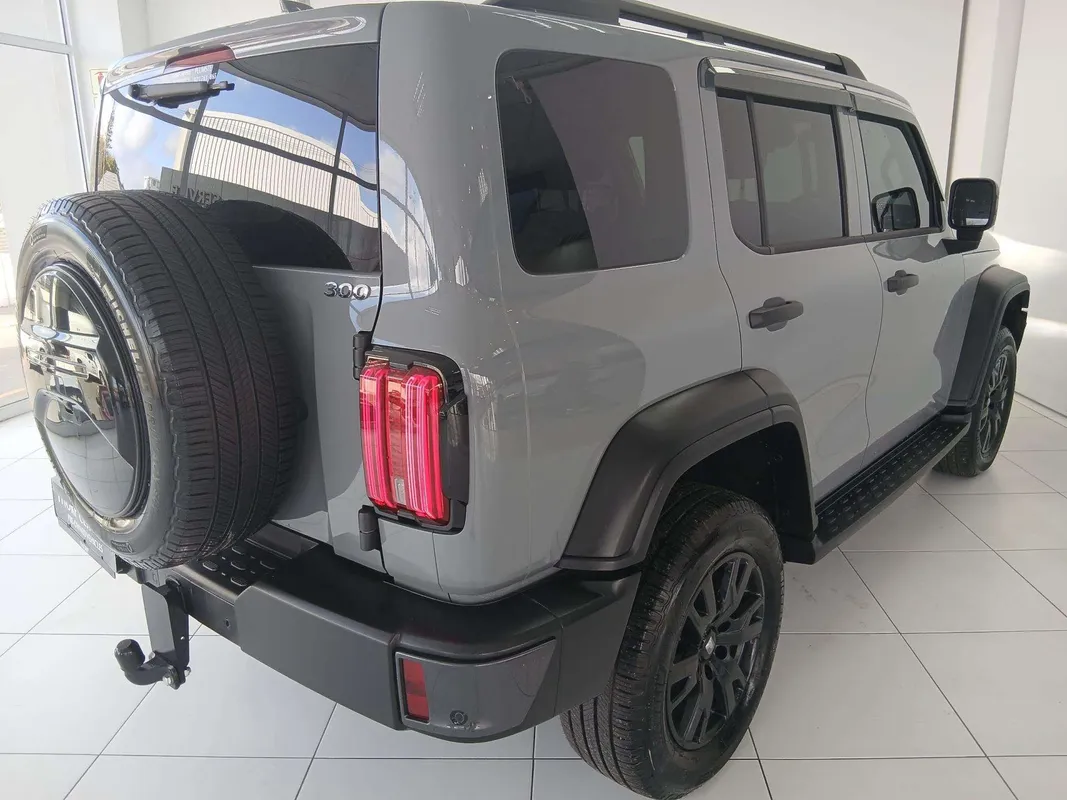 GWM Tank 300 2.0T HEV 9HAT 4X4 Super Luxury - Image 4