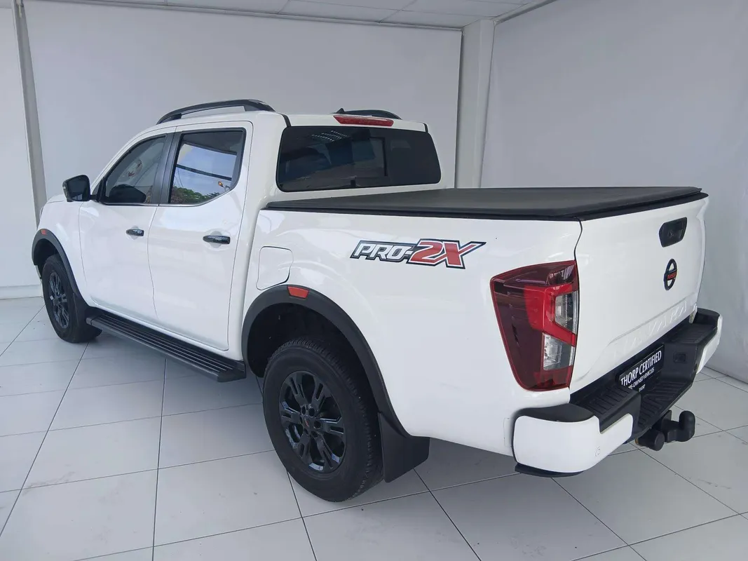 Nissan Navara 2.5DDTi Pro-2X Auto D/C P/U - Image 6