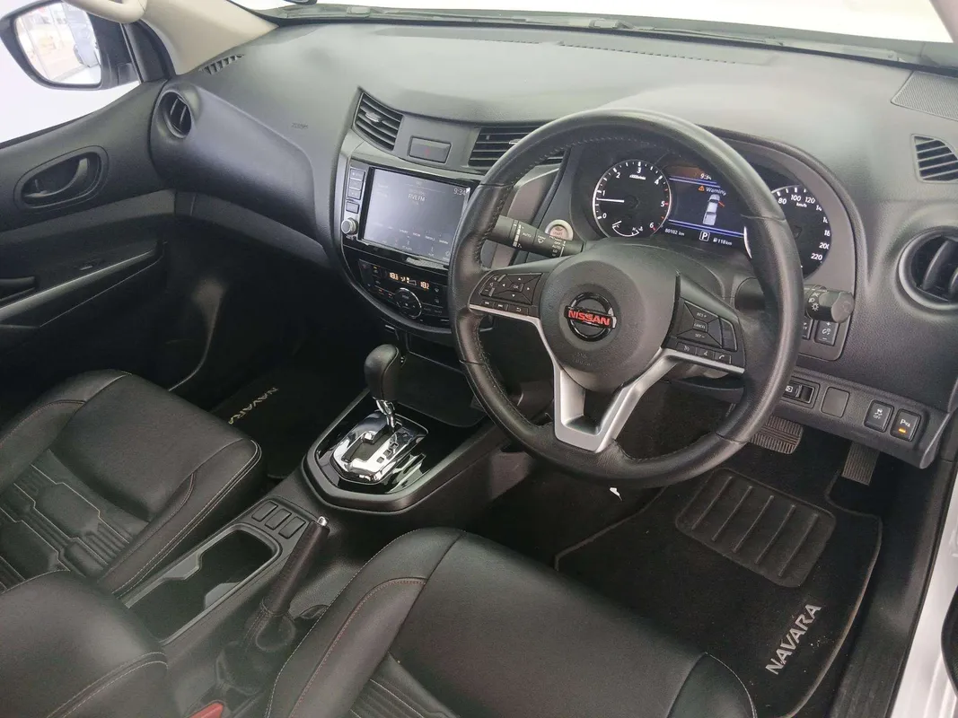 Nissan Navara 2.5DDTi Pro-2X Auto D/C P/U - Image 9