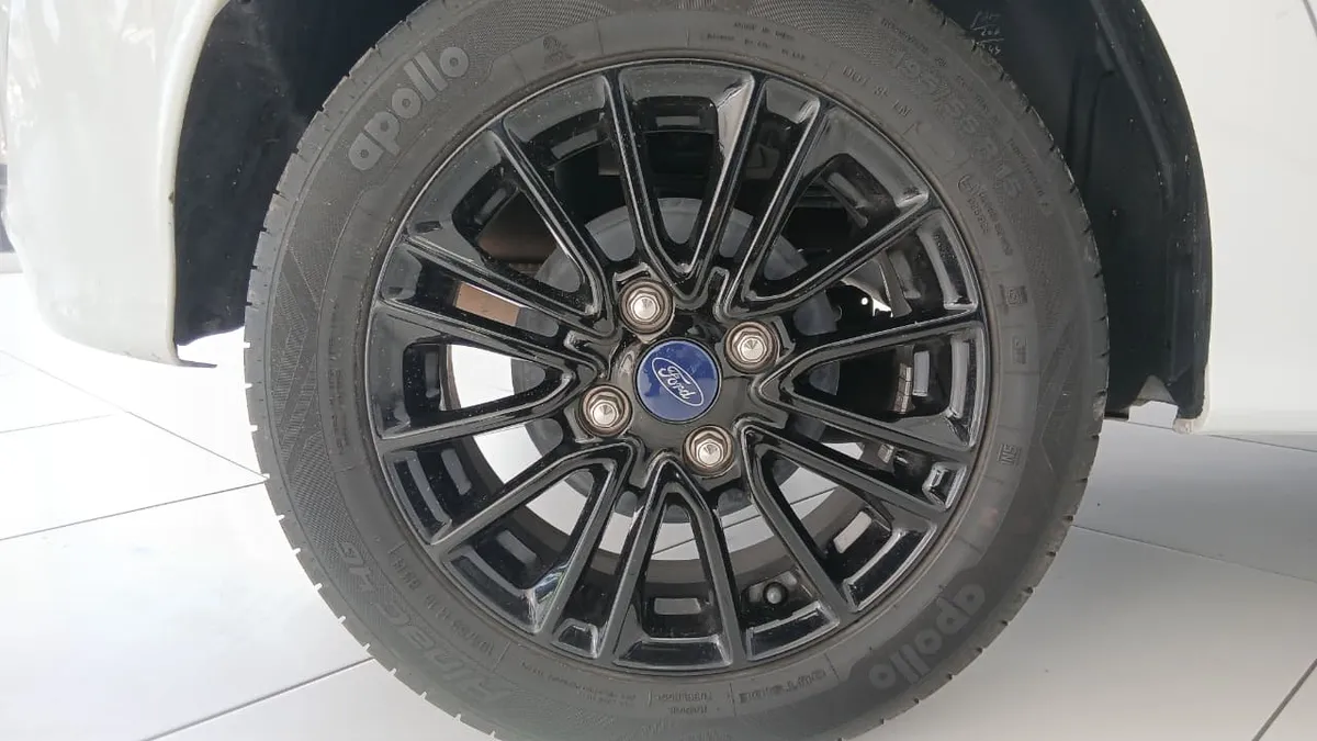 Ford Figo sedan 1.5 Trend - Image 10