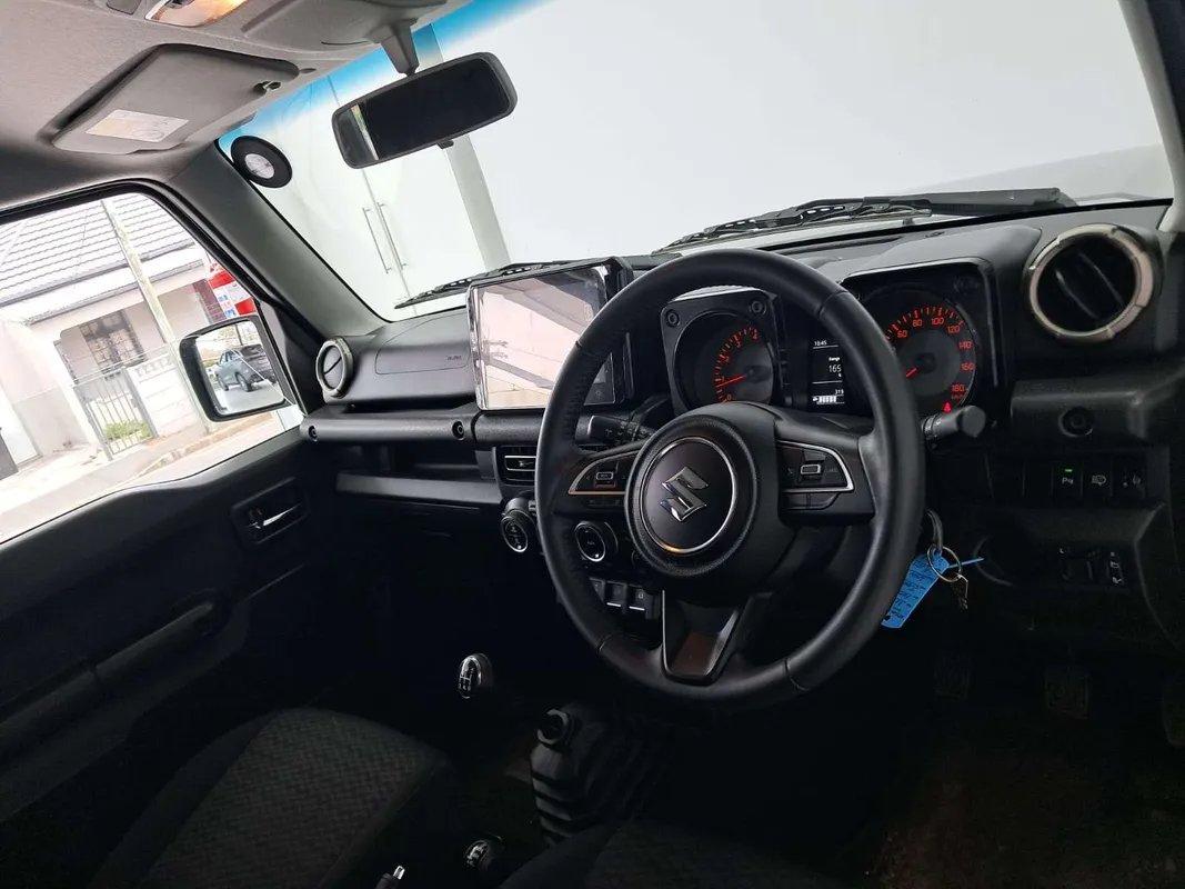 Suzuki Jimny 1.5 GLX 5Dr - Image 8