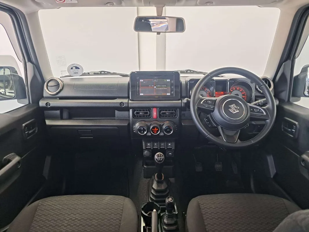 Suzuki Jimny 1.5 GLX - Image 9