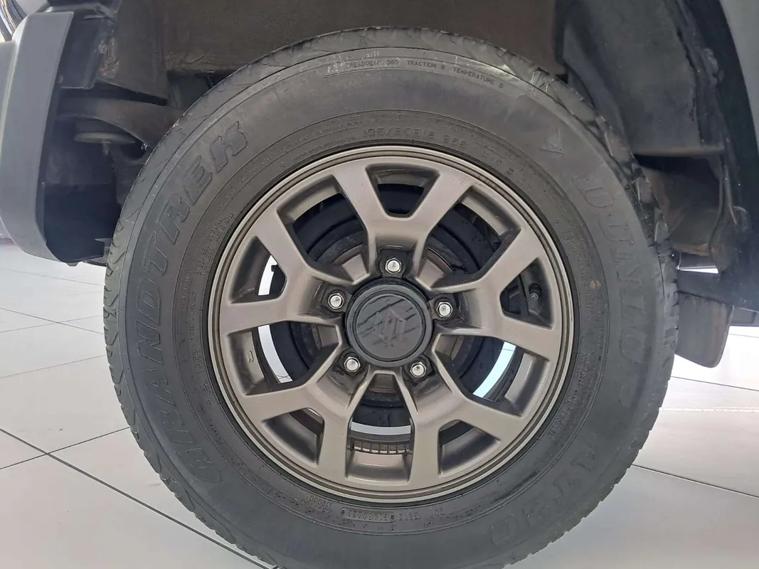 Suzuki Jimny 1.5 GLX - Image 10