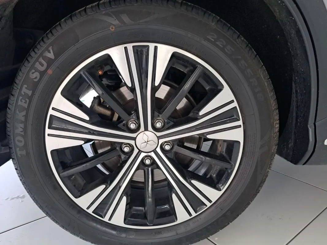 Mitsubishi Eclipse Cross 2.0 GLS CVT AWD - Image 14