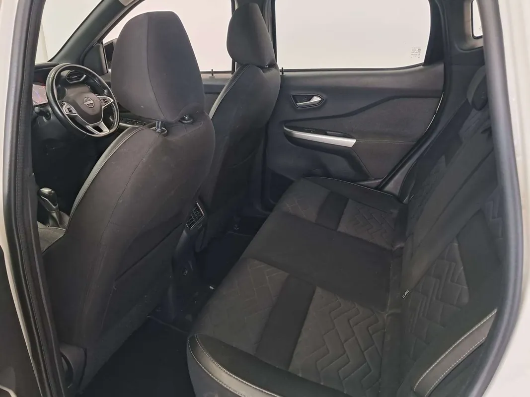 Nissan Magnite 1.0T Acenta Plus CVT - Image 11