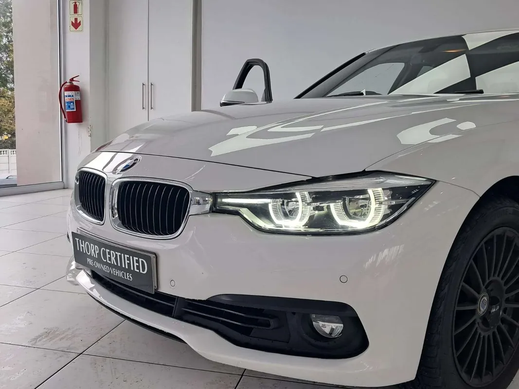 BMW 320i auto - Image 12
