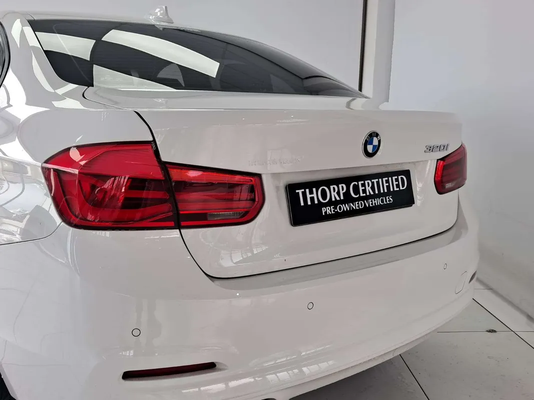 BMW 320i auto - Image 16