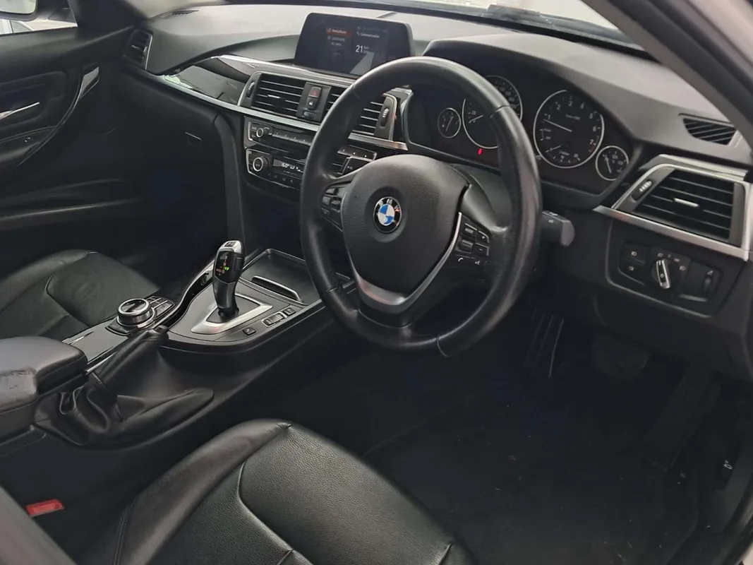 BMW 320i auto - Image 7