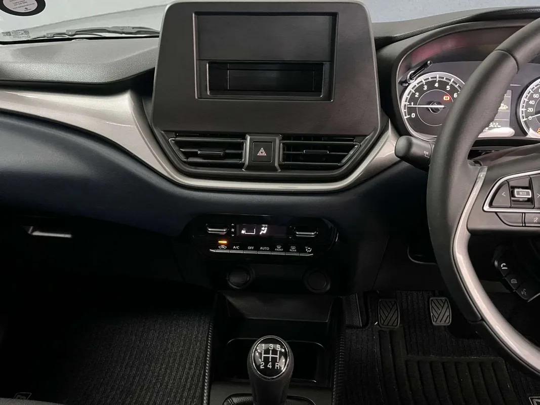 Suzuki Baleno 1.5 GL Limited Edition - Image 5