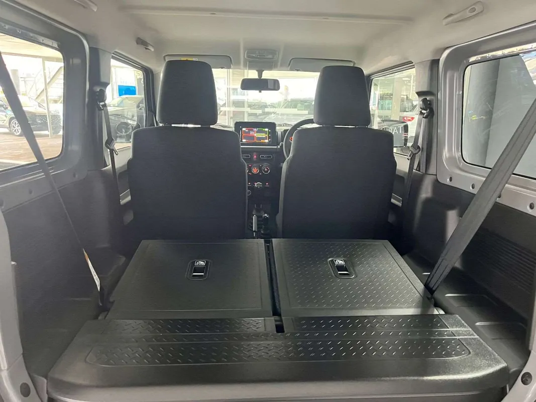 Suzuki Jimny 1.5 GLX - Image 10