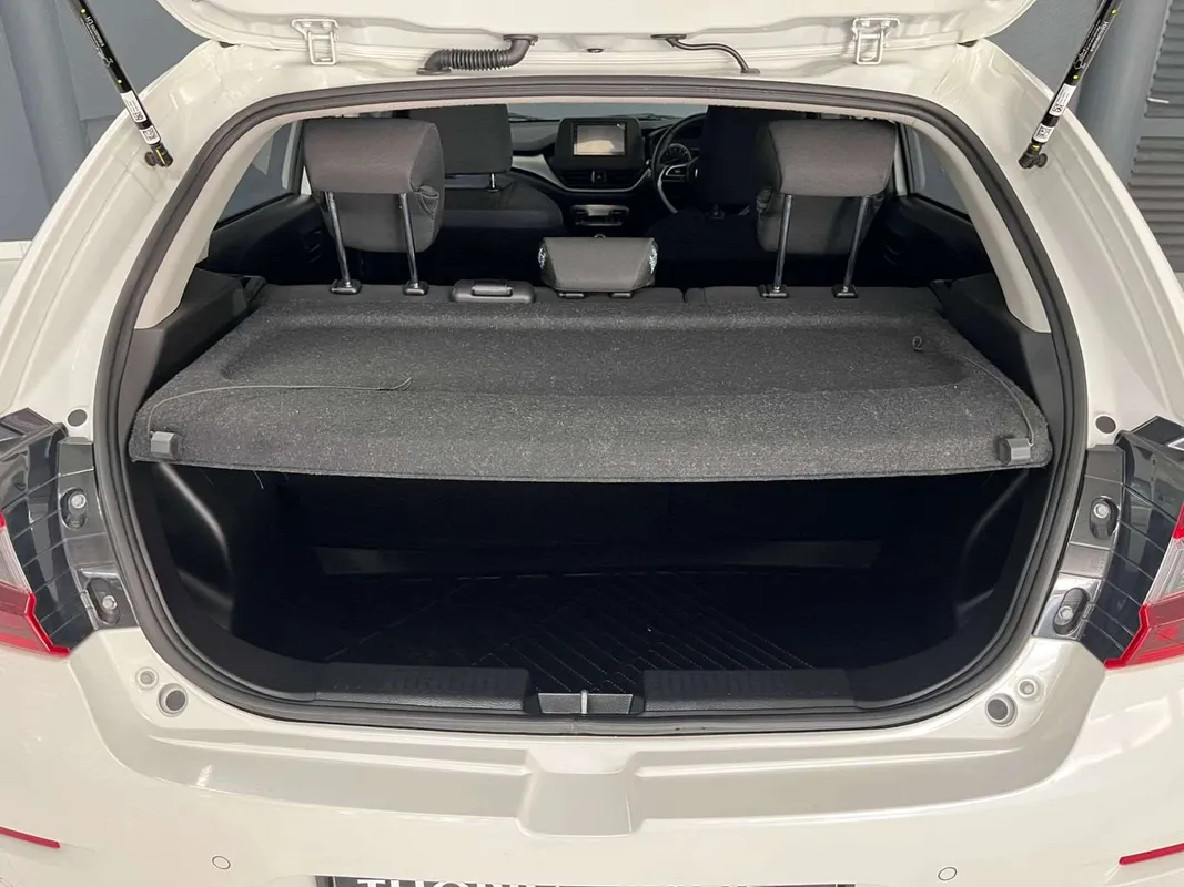 Suzuki Baleno 1.5 GL Limited Edition - Image 8