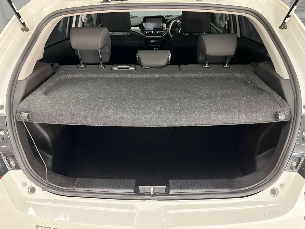 Suzuki Baleno 1.5 GLX A/T - Image 8