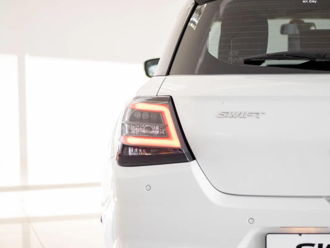 Suzuki Swift 1.2 GLX MT - Image 5