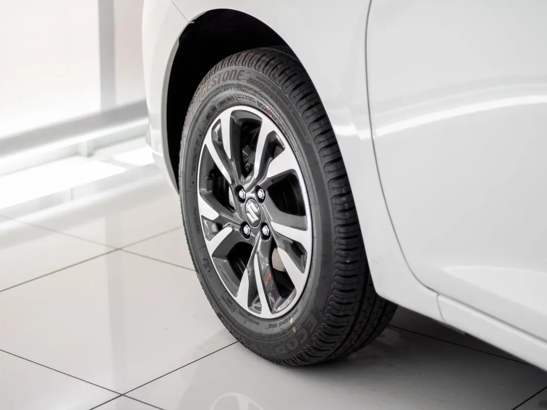 Suzuki Swift 1.2 GLX MT - Image 7