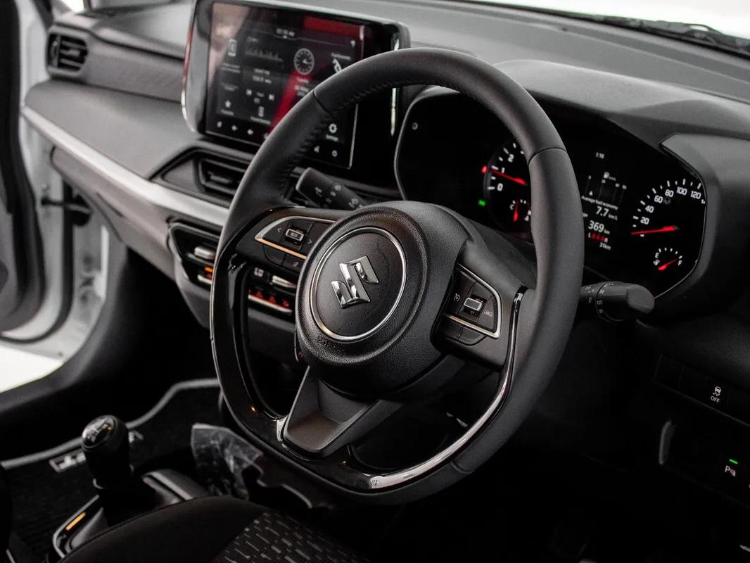 Suzuki Swift 1.2 GLX MT - Image 8