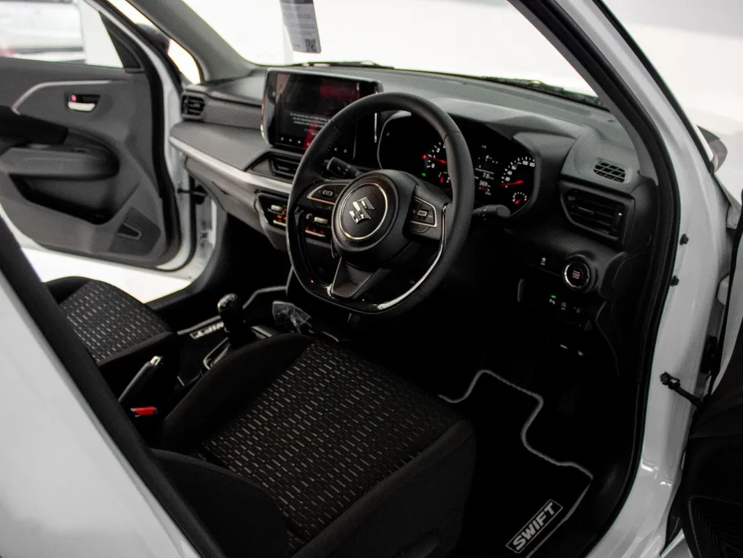 Suzuki Swift 1.2 GLX MT - Image 4