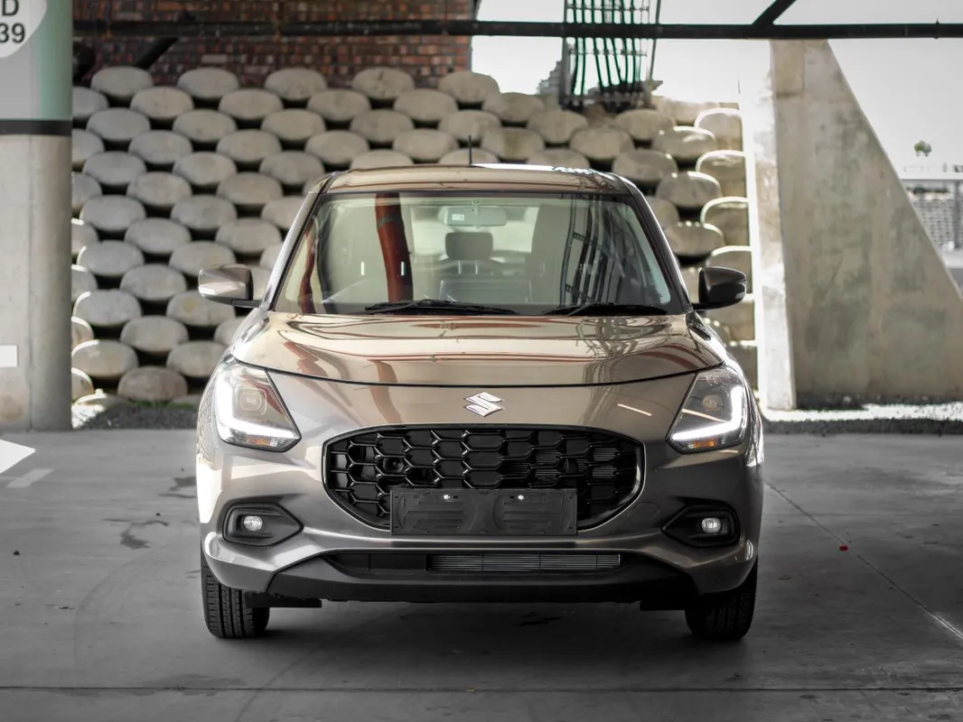 Suzuki Swift 1.2 GLX MT - Image 2