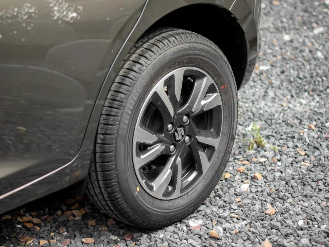 Suzuki Swift 1.2 GLX MT - Image 3