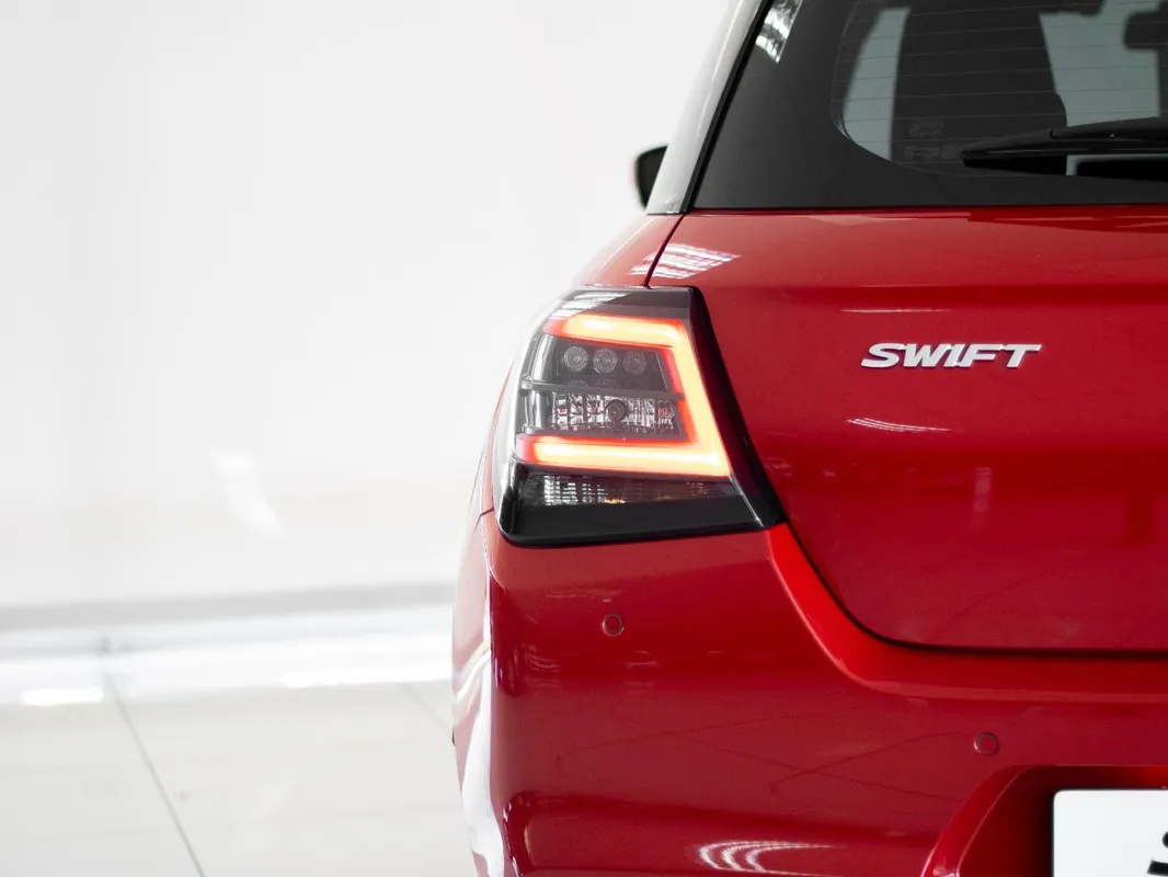Suzuki Swift 1.2 GLX CVT - Image 4