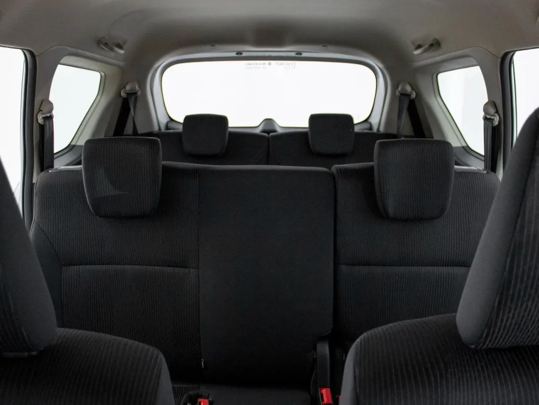 Suzuki Ertiga 1.5 GA MT - Image 9