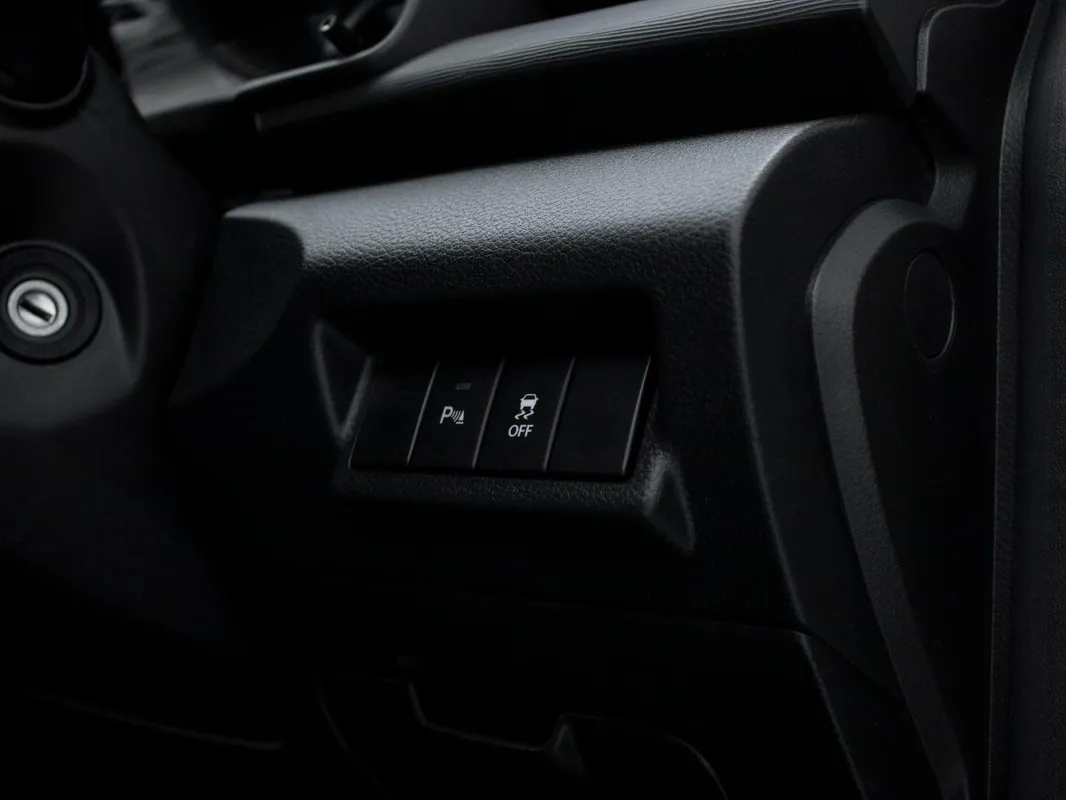 Suzuki Ertiga 1.5 GA MT - Image 10