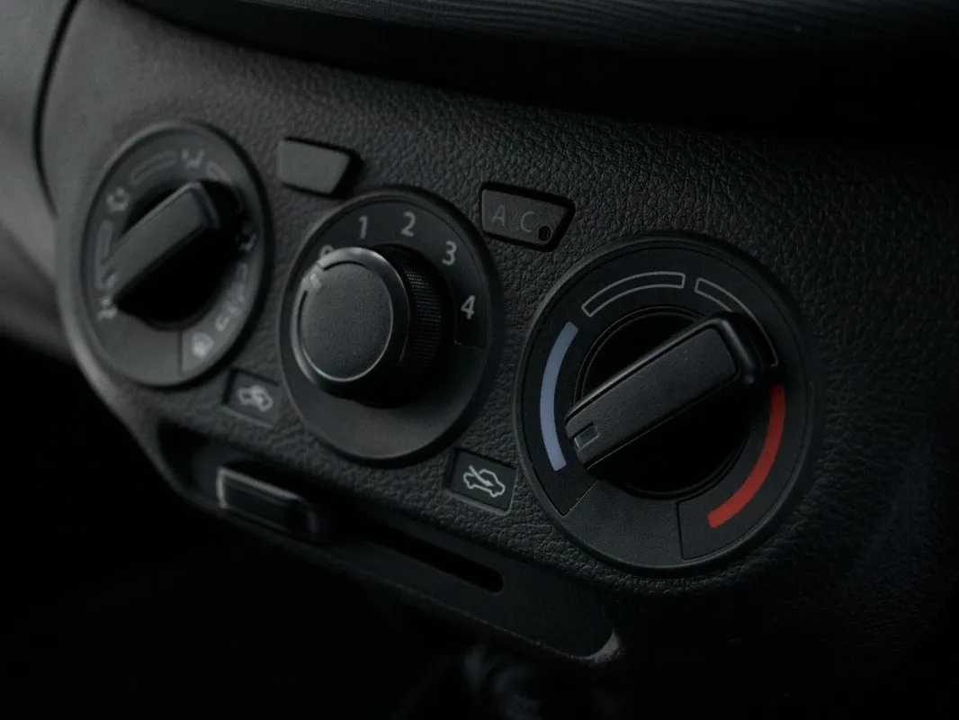 Suzuki Ertiga 1.5 GA MT - Image 9