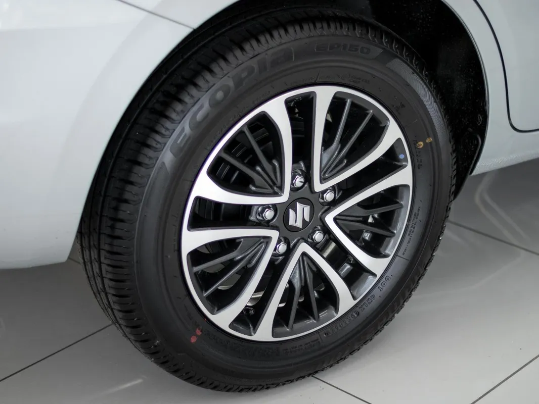 Suzuki Ertiga 1.5 GL MT - Image 7