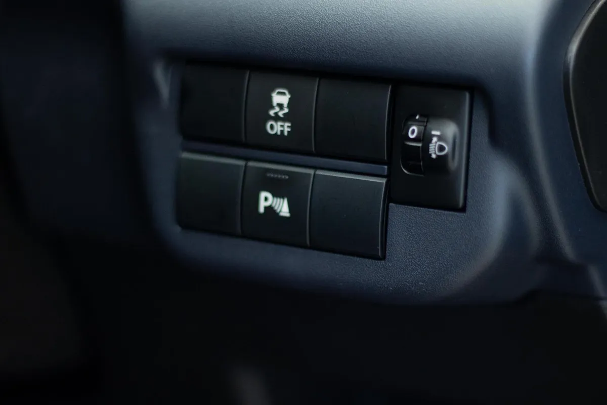 Suzuki Baleno 1.5 GL - Image 11