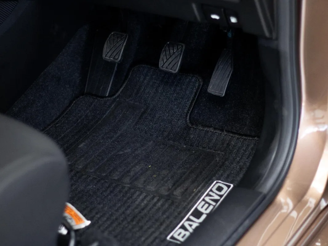 Suzuki Baleno 1.5 GL A/T - Image 12