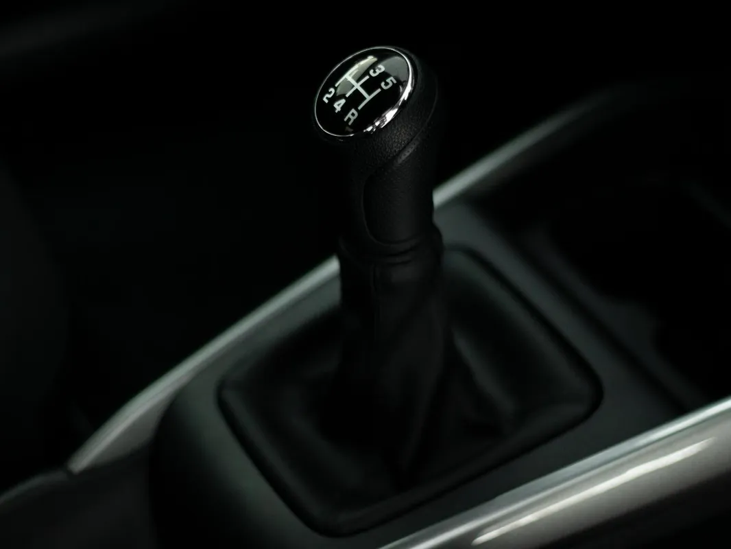 Suzuki Baleno 1.5 GLX A/T - Image 11