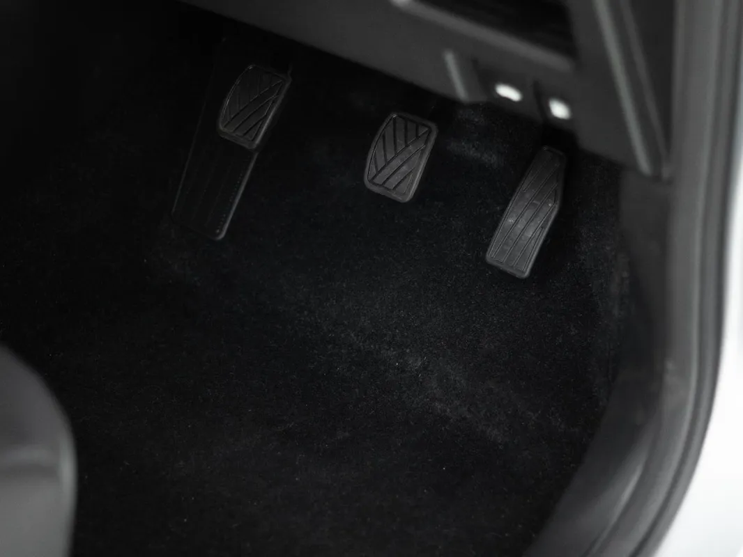 Suzuki Baleno 1.5 GLX A/T - Image 17