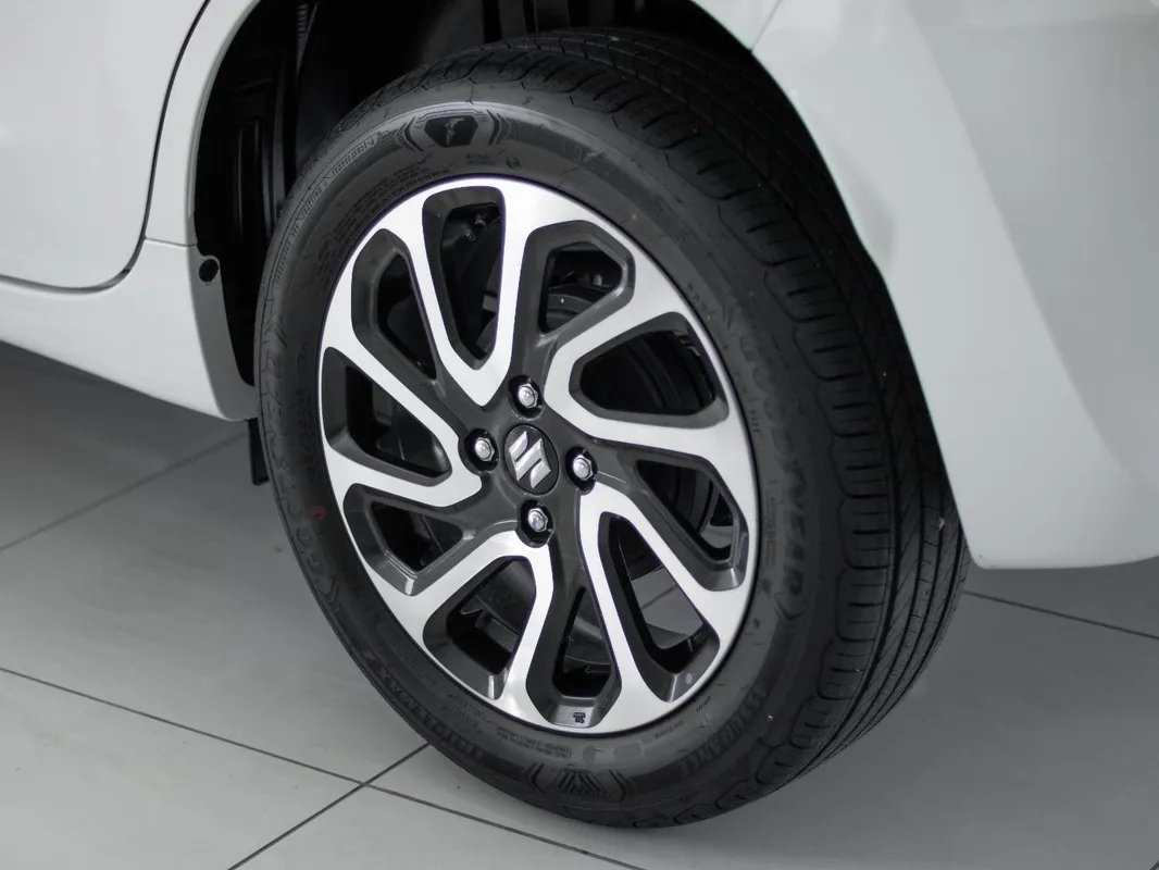 Suzuki Baleno 1.5 GLX A/T - Image 9