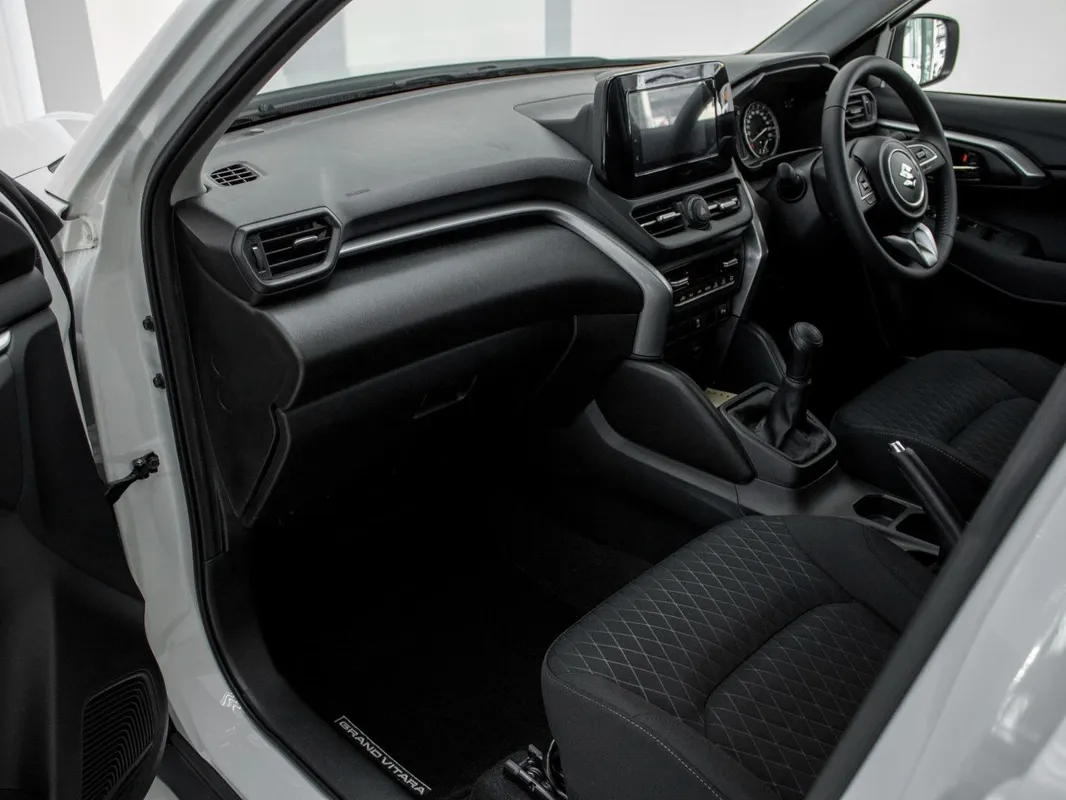 Suzuki Grand Vitara 1.5 GL - Image 8