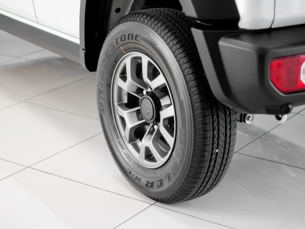 Suzuki Jimny 1.5 GLX 5Dr - Image 7