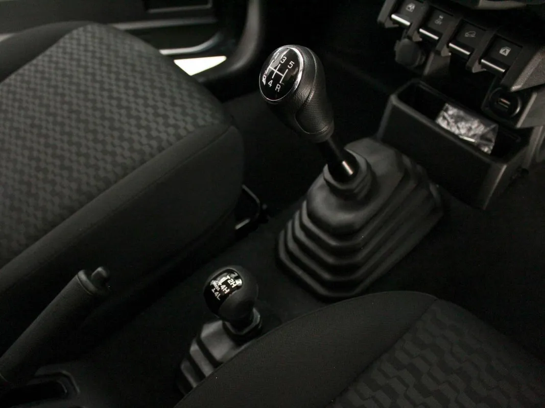 Suzuki Jimny 1.5 GLX Auto 5Dr - Image 16