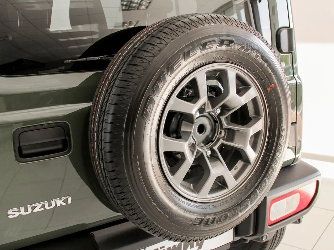 Suzuki Jimny 1.5 GLX Auto 5Dr - Image 9