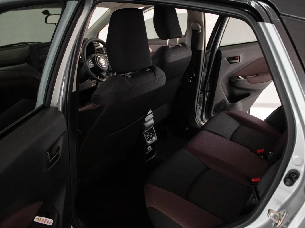 Suzuki Fronx 1.5 GL 5MT - Image 22