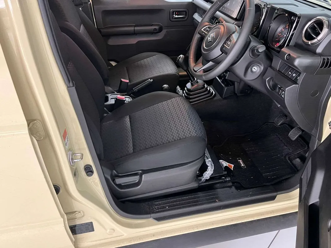 Suzuki Jimny 1.5 GLX 5Dr - Image 6