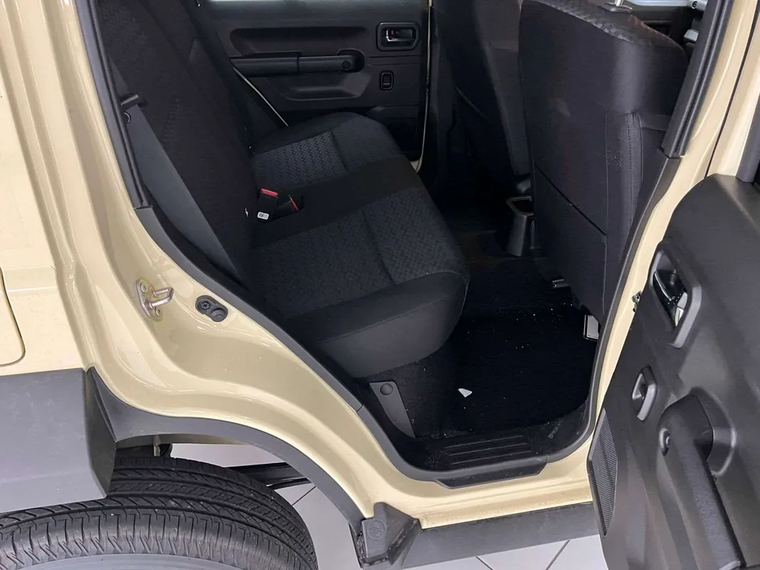 Suzuki Jimny 1.5 GLX 5Dr - Image 7