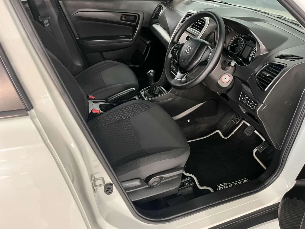 Suzuki Vitara Brezza 1.5 GL - Image 6