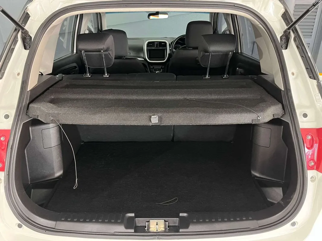 Suzuki Vitara Brezza 1.5 GL - Image 8
