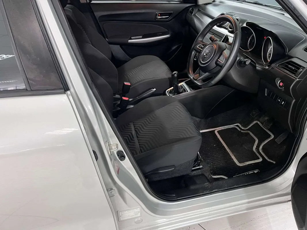 Suzuki Swift 1.2 GLX - Image 6
