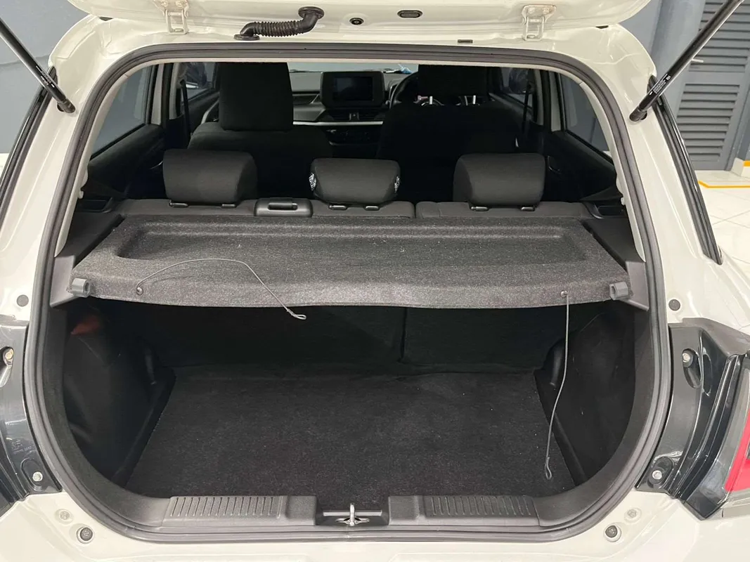 Suzuki Swift 1.2 GL+ MT - Image 8