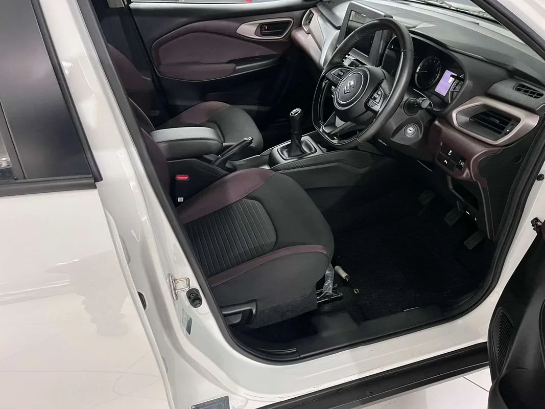 Suzuki Fronx 1.5 GL 5MT - Image 6