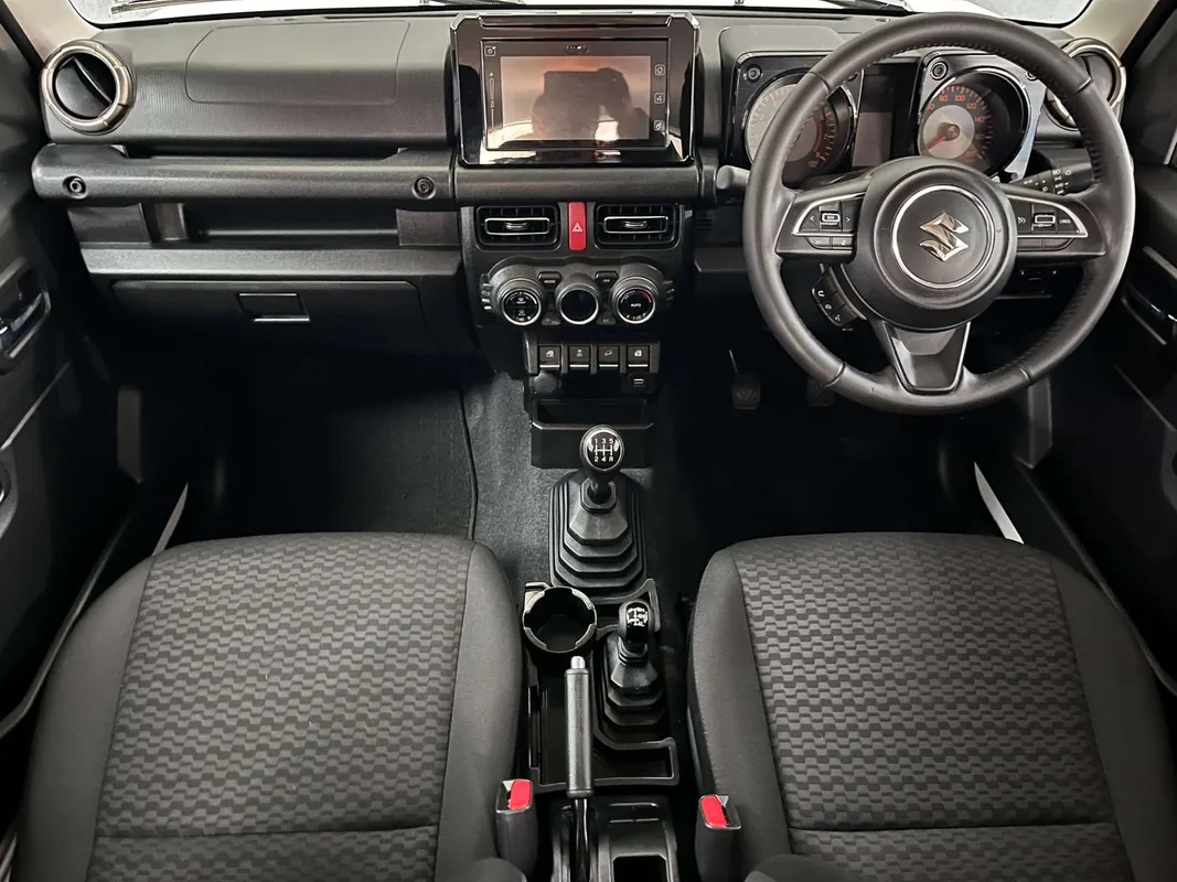 Suzuki Jimny 1.5 GLX MT - Image 7